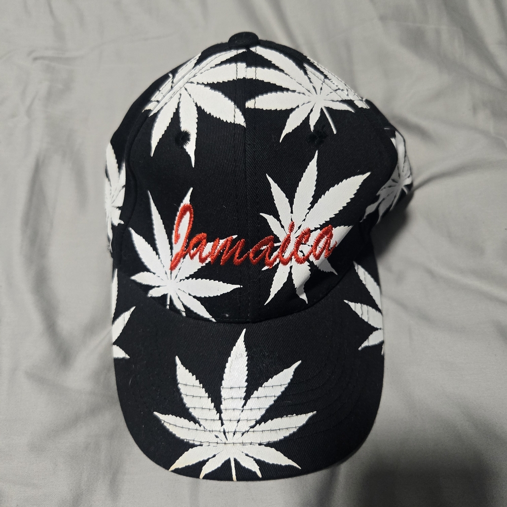 Black and White Leaf Pattern Cap